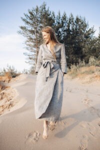 Linane maksikleit, wrap-lõige, taskud, 3/4 varrukad, hall