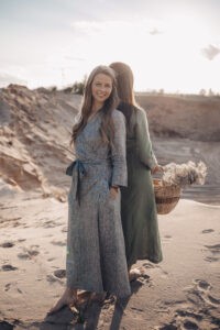 Linane maksikleit, wrap-lõige, taskud, 3/4 varrukad, hall
