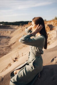 Linane maksikleit, wrap-lõige, taskud, 3/4 varrukad, oliiviroheline