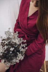 Linane maksikleit, wrap-lõige, taskud, 3/4 varrukad, bordoopuunane