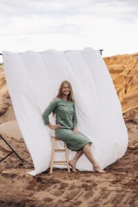 Linane midikleit, A-lõikega, kaasas vöö, taskud, 3/4 varrukad, U-kaelus, oliiviroheline
