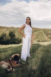 Laia säärega linased püksid, varrukateta linane top