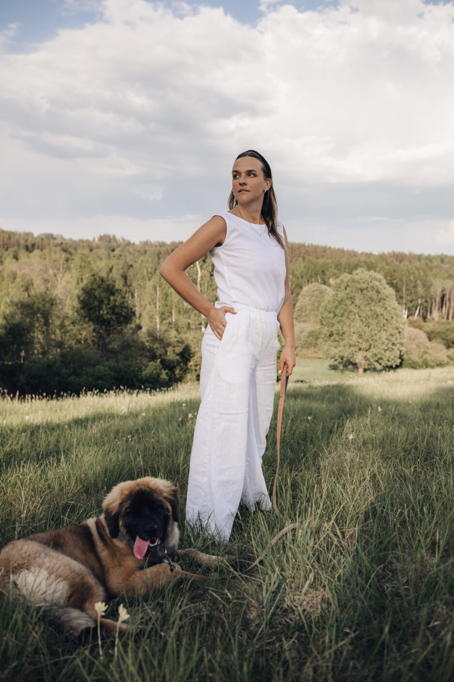 Laia säärega linased püksid, varrukateta linane top