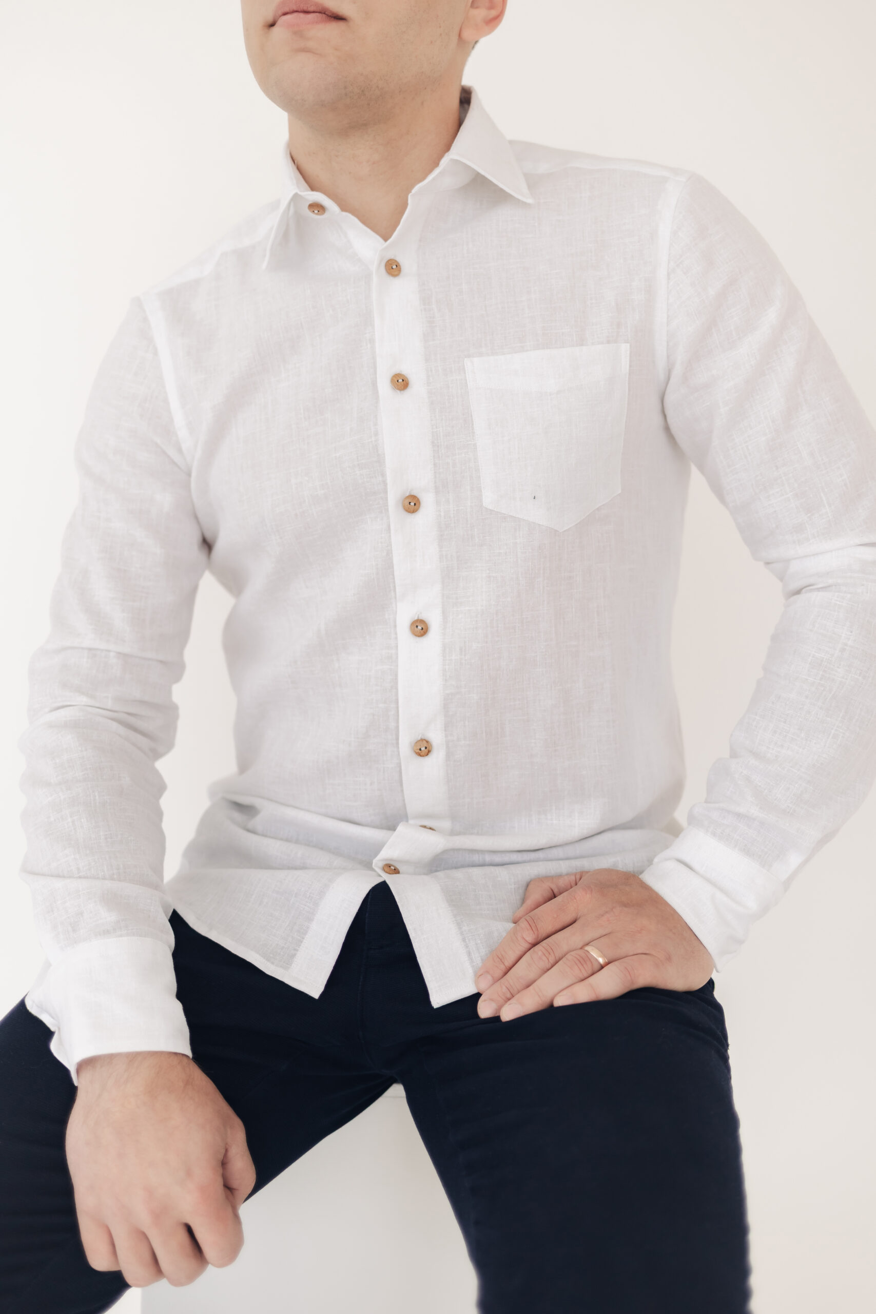 Valge meeste linane triiksärk