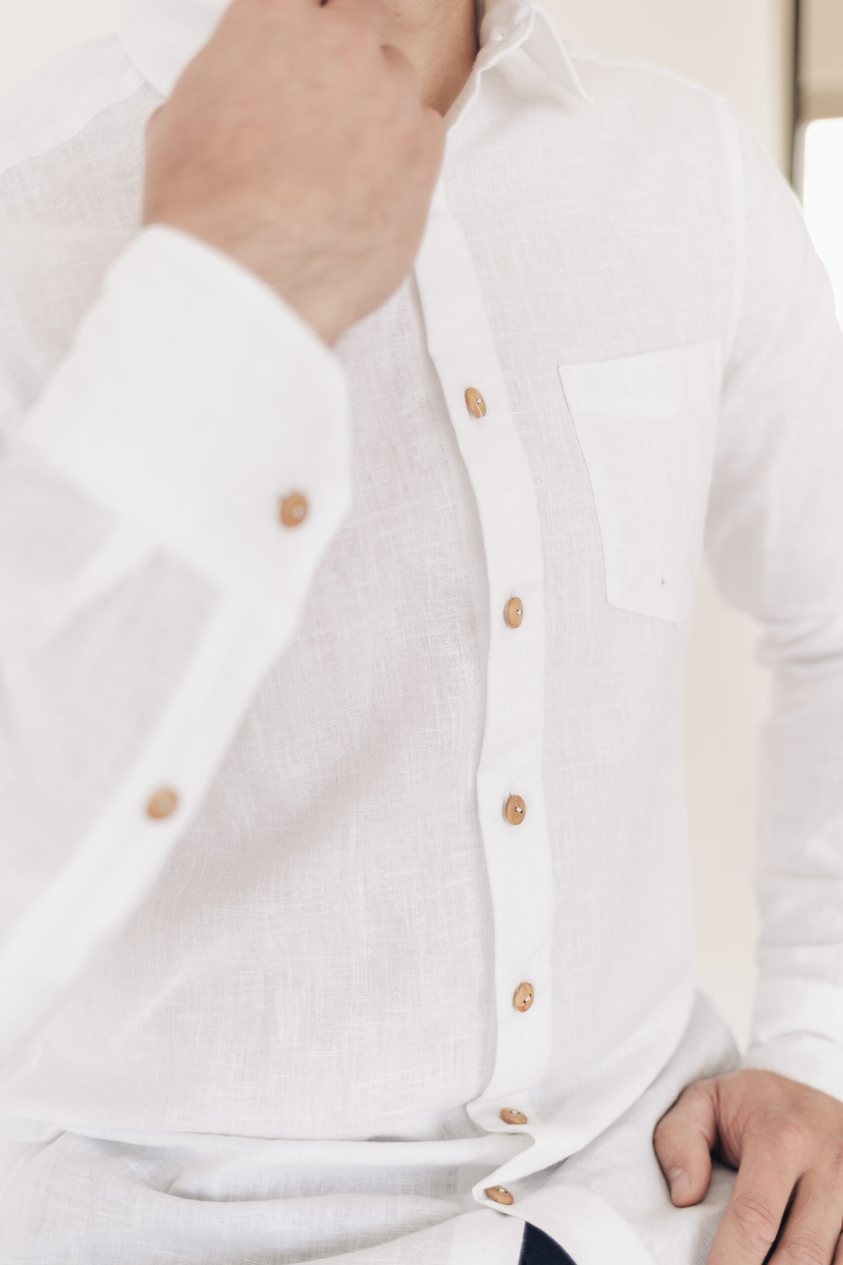 Valge meeste linane triiksärk