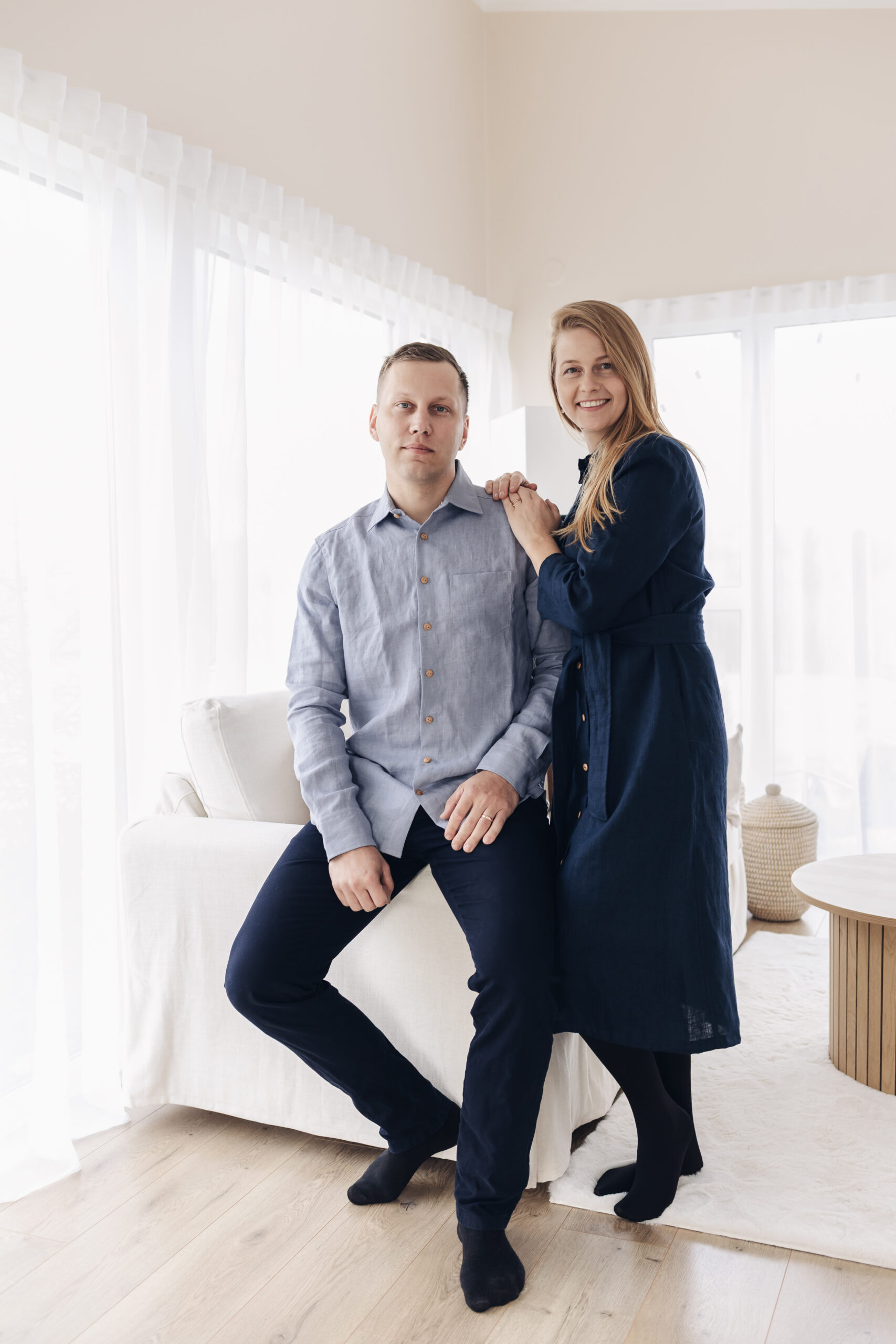 Tumesinine nööpidega linane kleit Marta