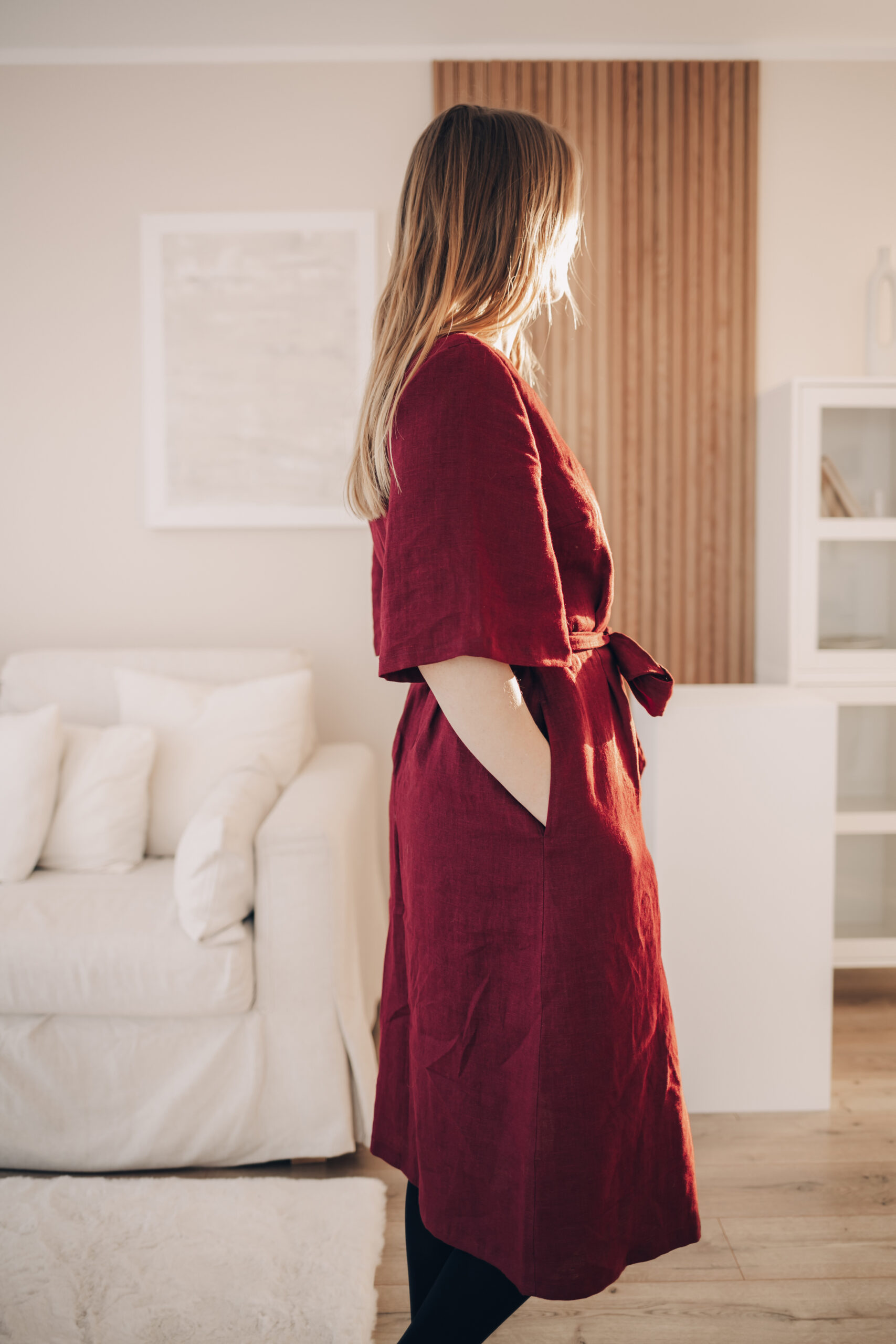 Bordoopunane wrap-lõikeline linane kleit Luise